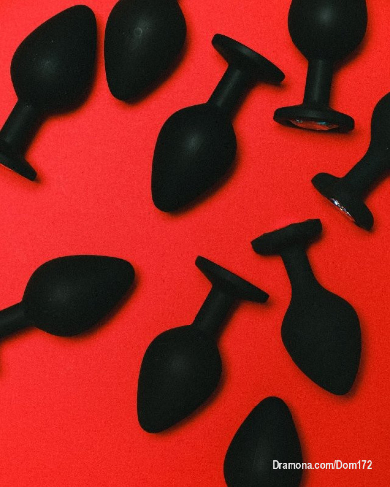 LES NUANCES DE SOUMISSION BDSM 
2. LE(LA) PSEUDO SOUMIS(E), NON ESCLAVE

Non intéressé(e) de " jouer à l’esclave ", mais intéressé(e) aux autres rôles de soumission, comme les scènes de professeur d’école, infantilisme, travestisme forcé. Souvent intéressé(e) par l’humiliation, mais non de servir un(e) Maître(sse) même en jeu. Va largement décider du jeu et des règles.

NB :👇 très important de savoir ceci : 
Le BDSM est une forme de pratique d'épanouissement personnel réservée aux adultes responsables et consentants

_________________________
💋💋💋💋💋💋💋
N'oubliez jamais ceci : "LE SEXE FAIT JOUIR MAIS LA MANIÈRE DE JOUIR REND LE SEXE VICIEUX ET PERVERS" 
Déesse Ramona❤️